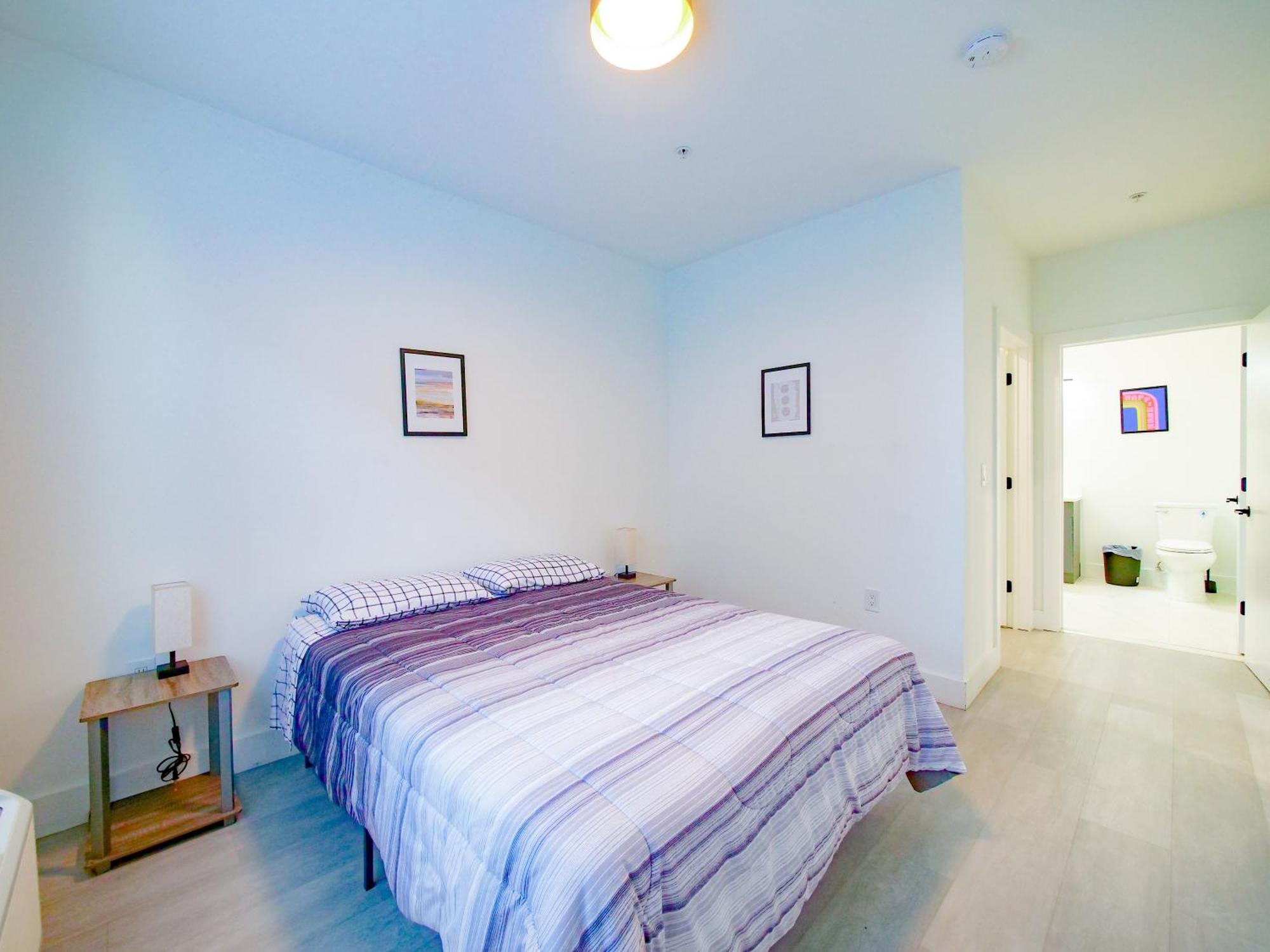 Apartment New Modern Serenity- 2br Retreat Near New York Bayonne