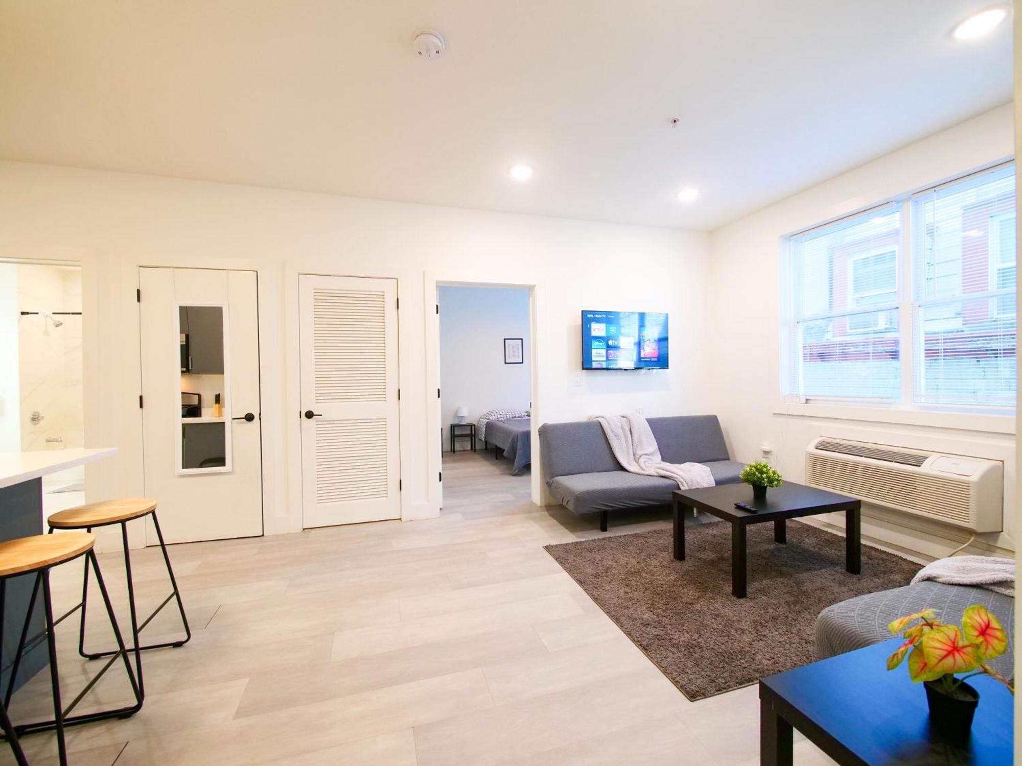 New Modern Serenity- 2br Retreat Near New York