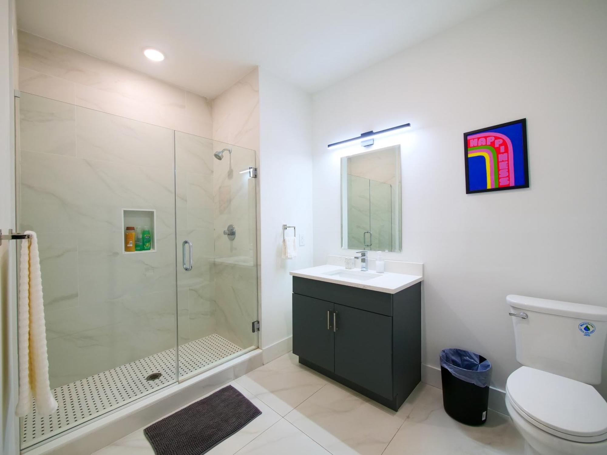 New Modern Serenity- 2br Retreat Near New York