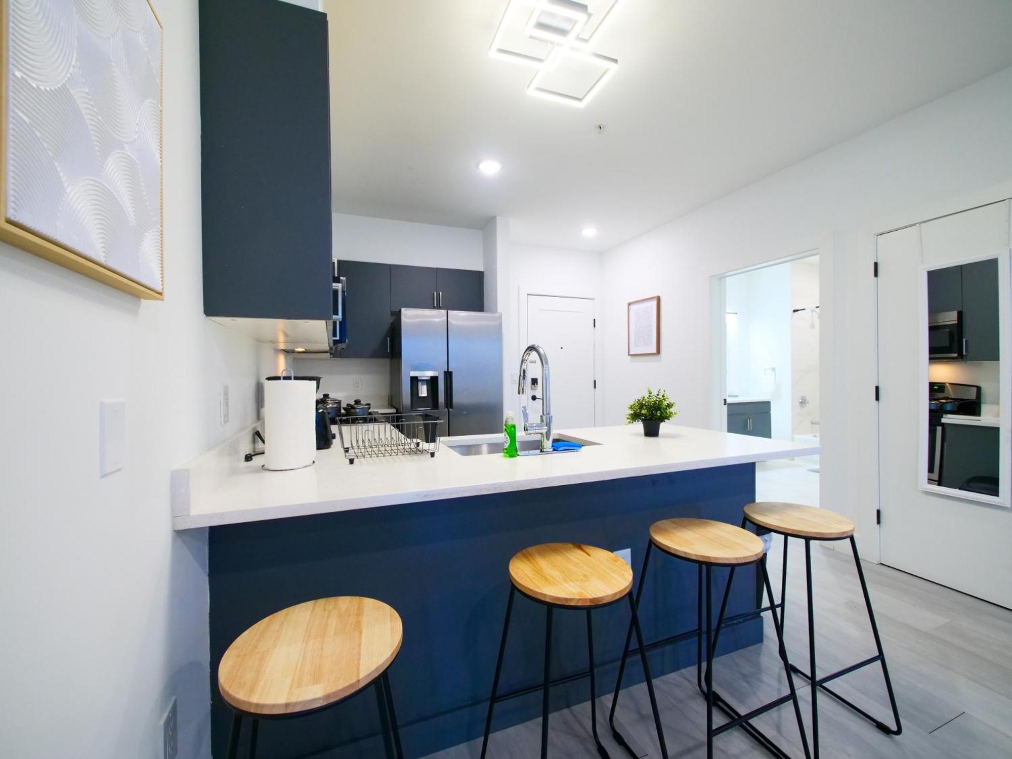 Apartment New Modern Serenity- 2br Retreat Near New York