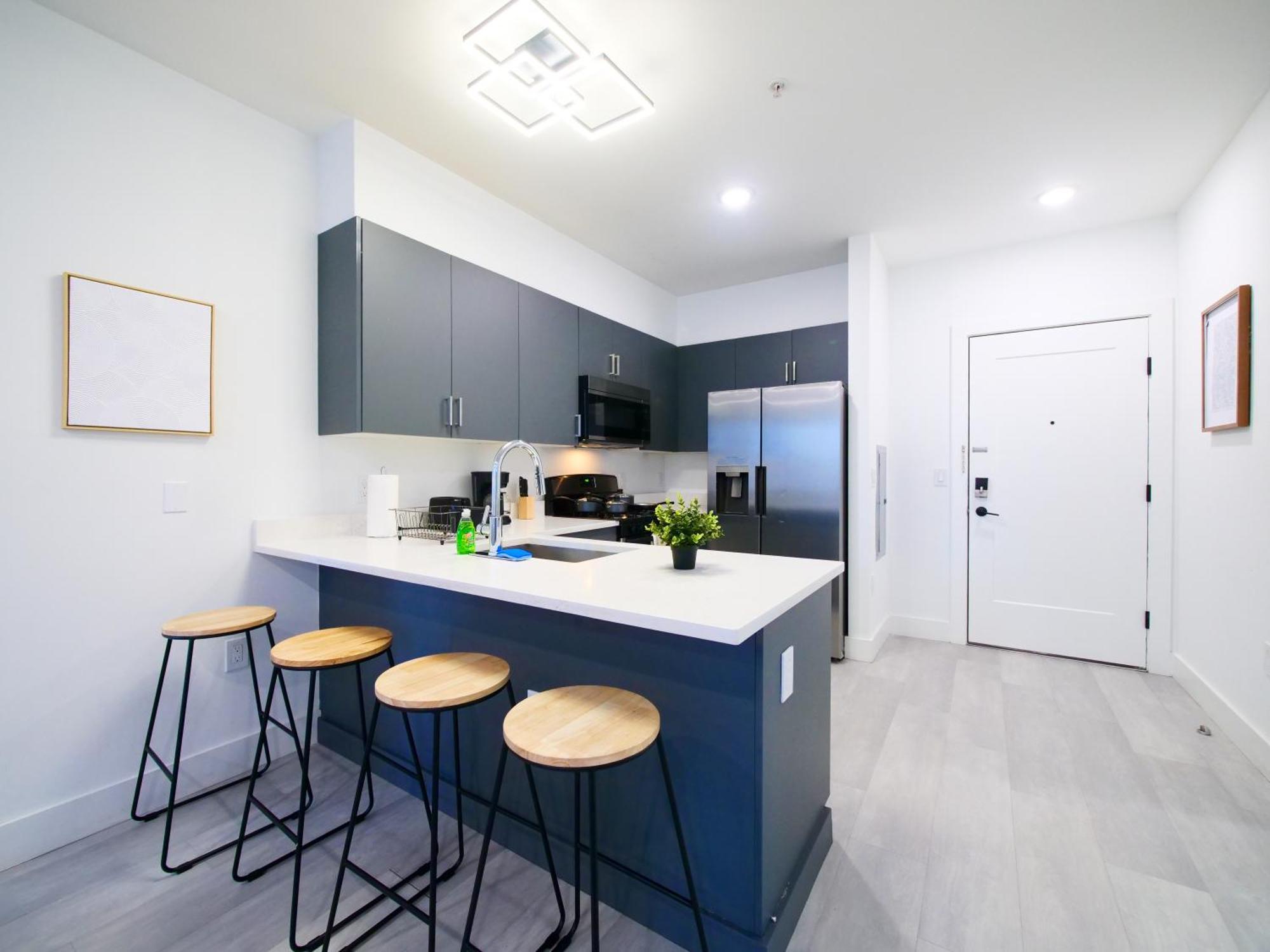 Apartment New Modern Serenity- 2br Retreat Near New York *