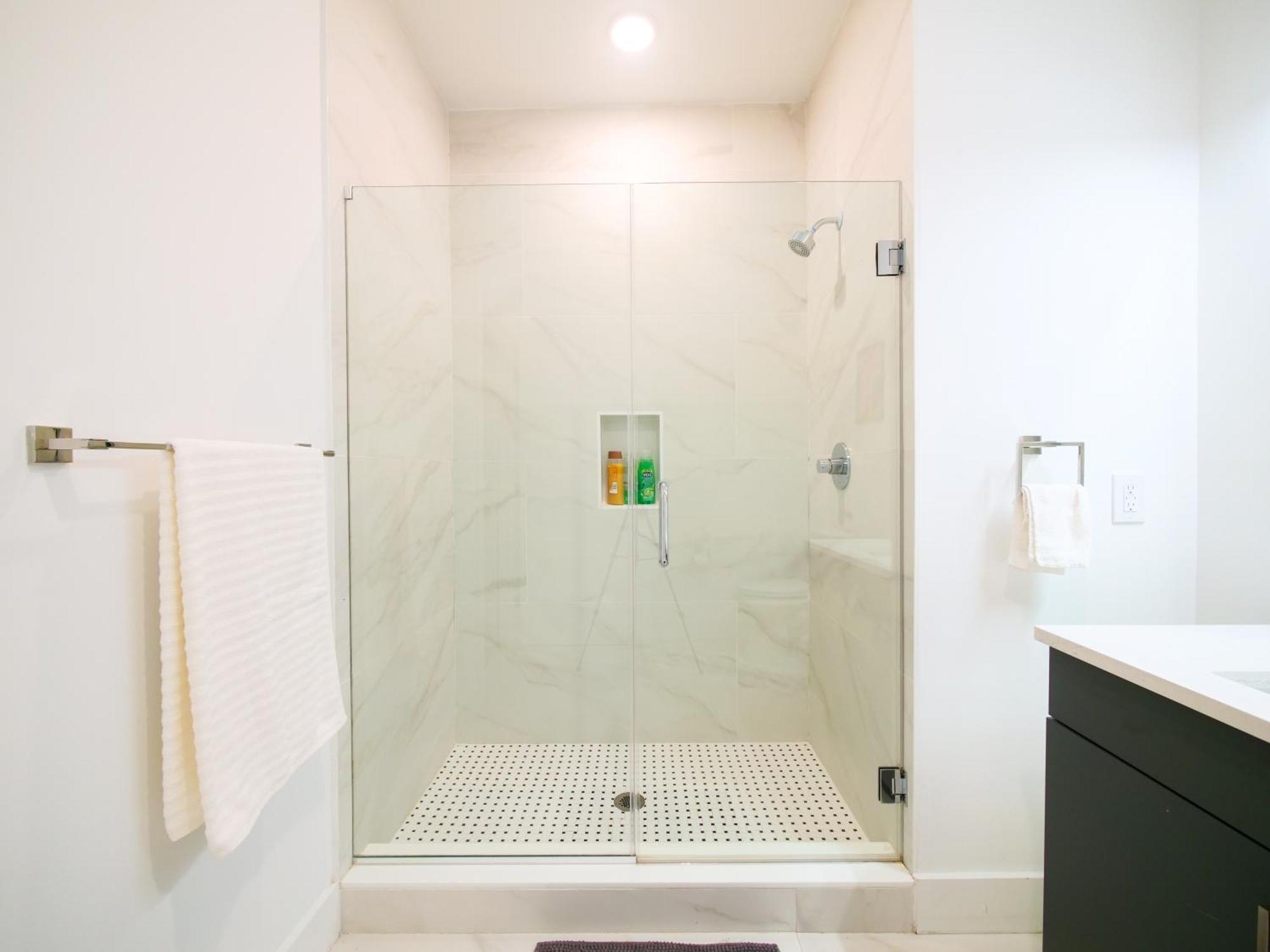 New Modern Serenity- 2br Retreat Near New York Apartment Bayonne