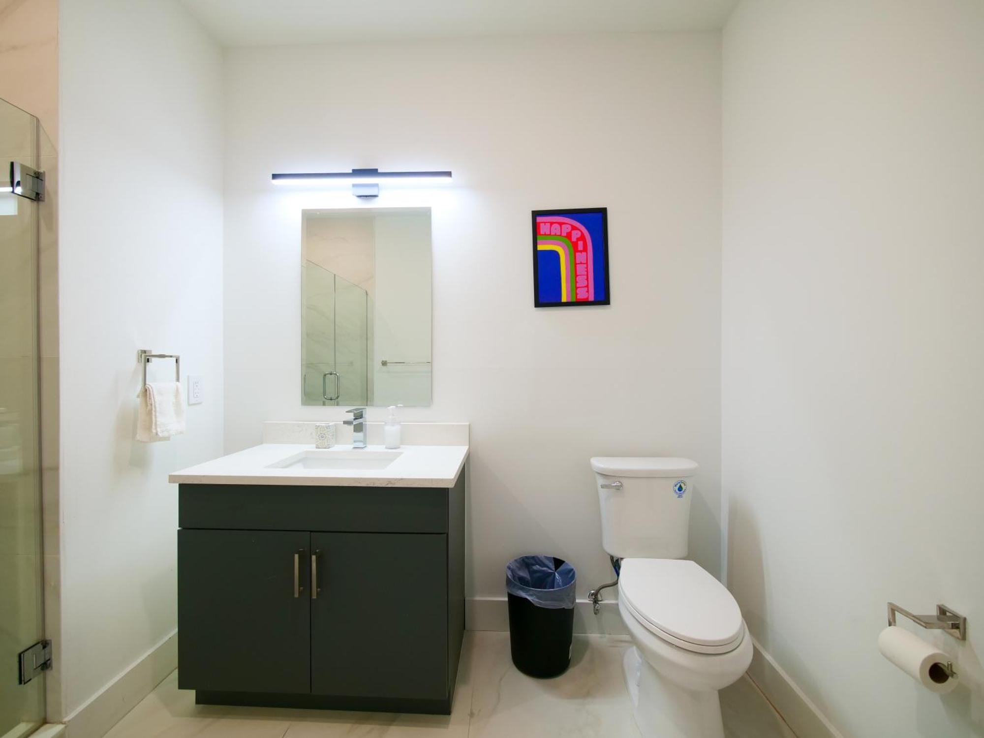 Apartment New Modern Serenity- 2br Retreat Near New York Bayonne